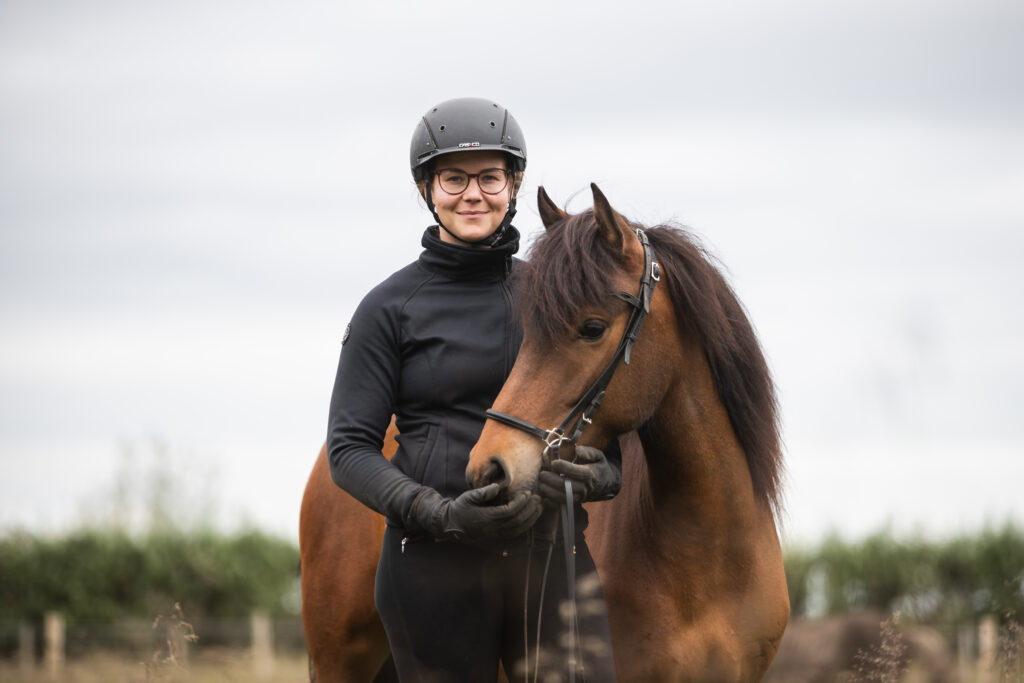 Larissa Silja teacher riding course in Iceland